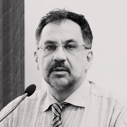 «Экономика и политика — не шахматы, а скорее эдакие нарды»